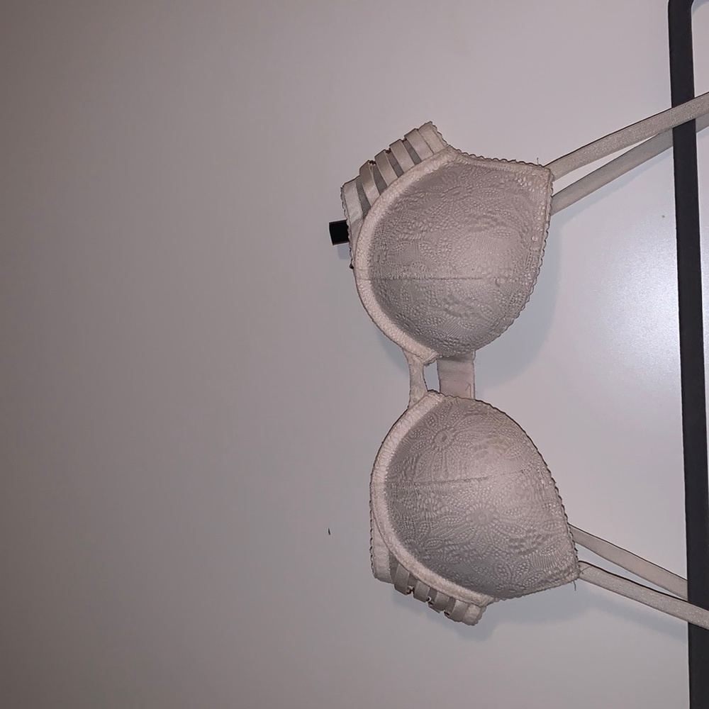 Victoria secret push up lace bra with unique detailing